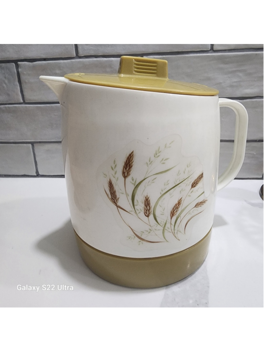 Quikut Wheat Pitcher Hot/Cold Vintage, 2 Qt Avocado Green